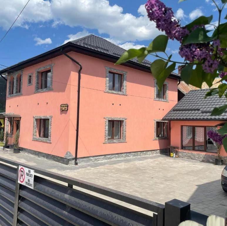 Апартаменты Casa Raraului Кымпулунг-Молдовенеск Экстерьер фото