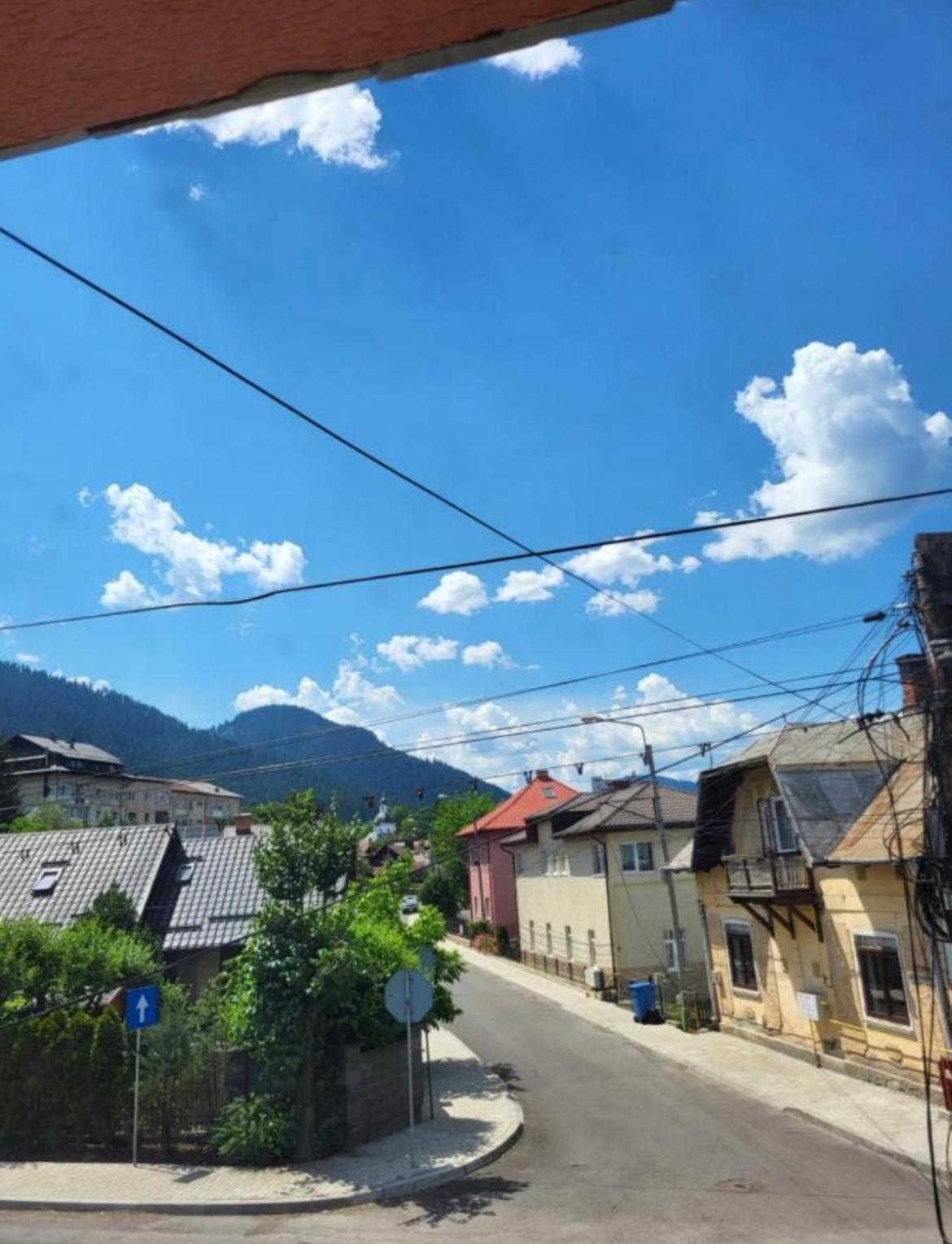 Апартаменты Casa Raraului Кымпулунг-Молдовенеск Экстерьер фото